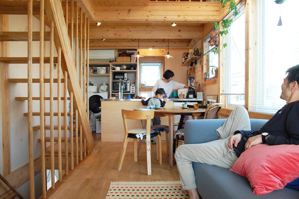 公園の横に建つ３ｍ幅の木の家｜田中工務店（大阪）